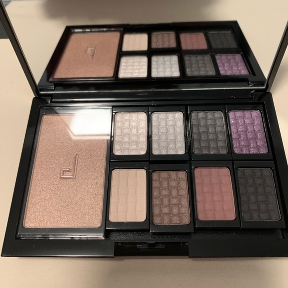 DOUCCE Freematic Pro eyeshadow palette in smokey